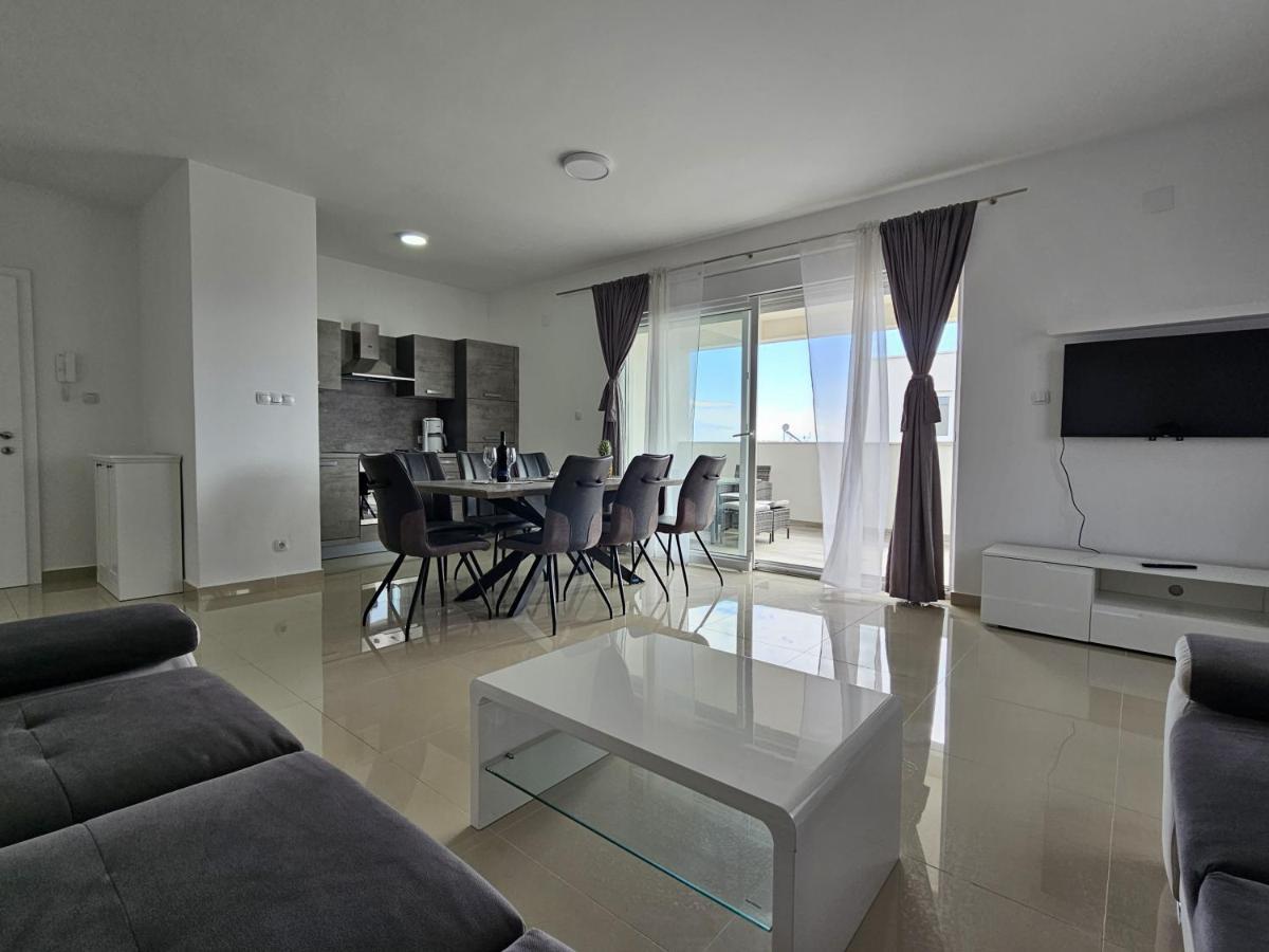 Apartament Paulina - *